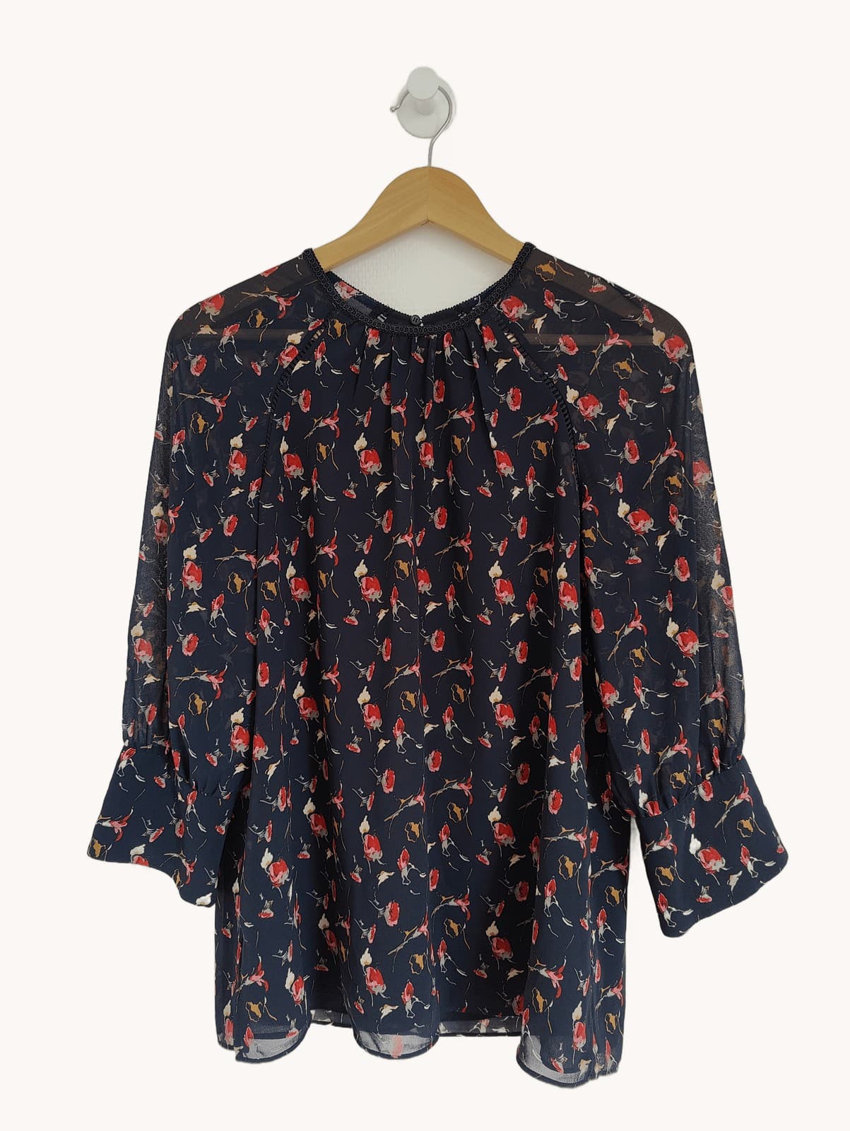 Blusa REISS azul-marinho com padrão floral – Tamanho M