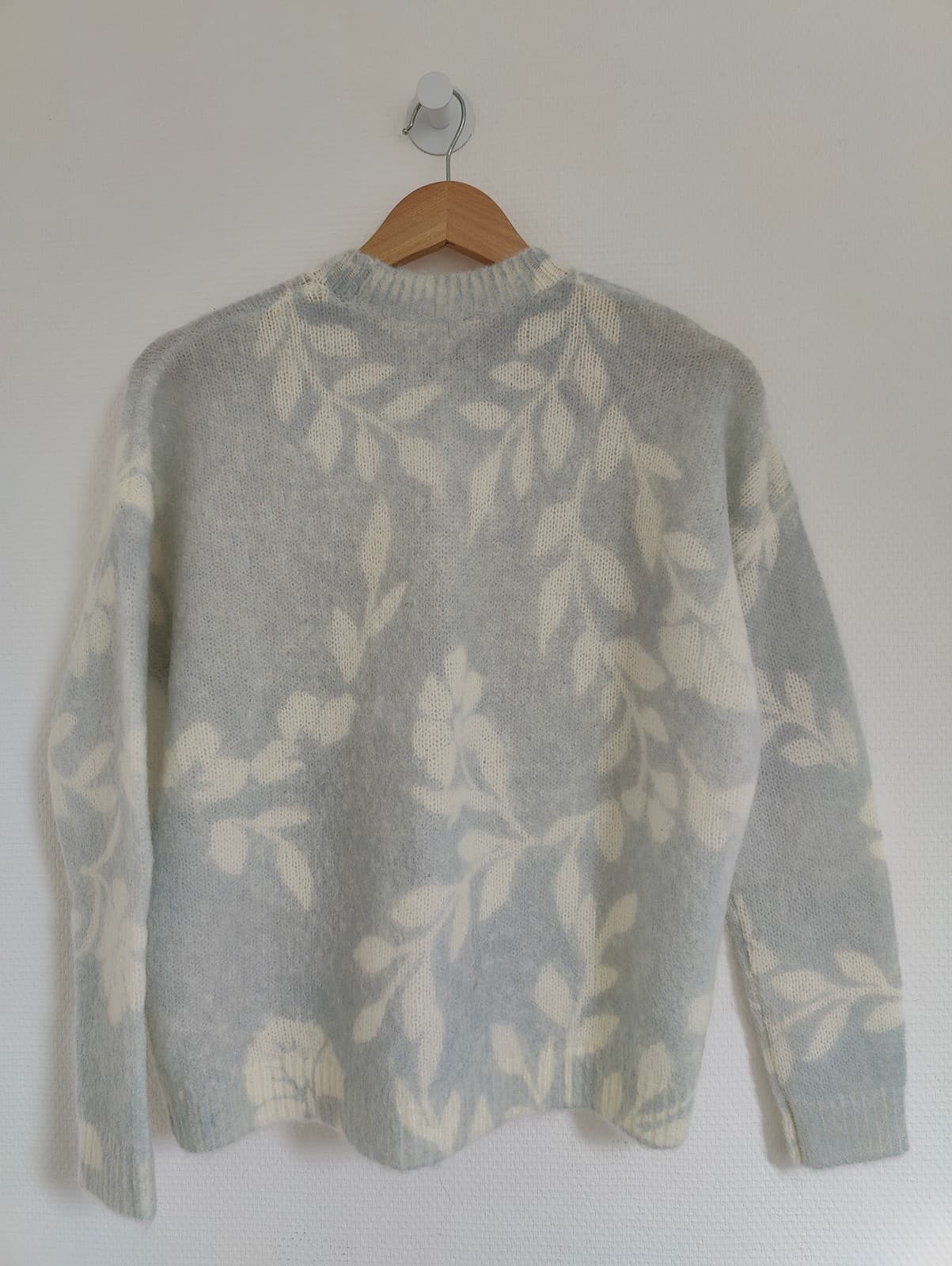 Pull Sézane bleu ciel à motif floral – Taille XS — photo 4