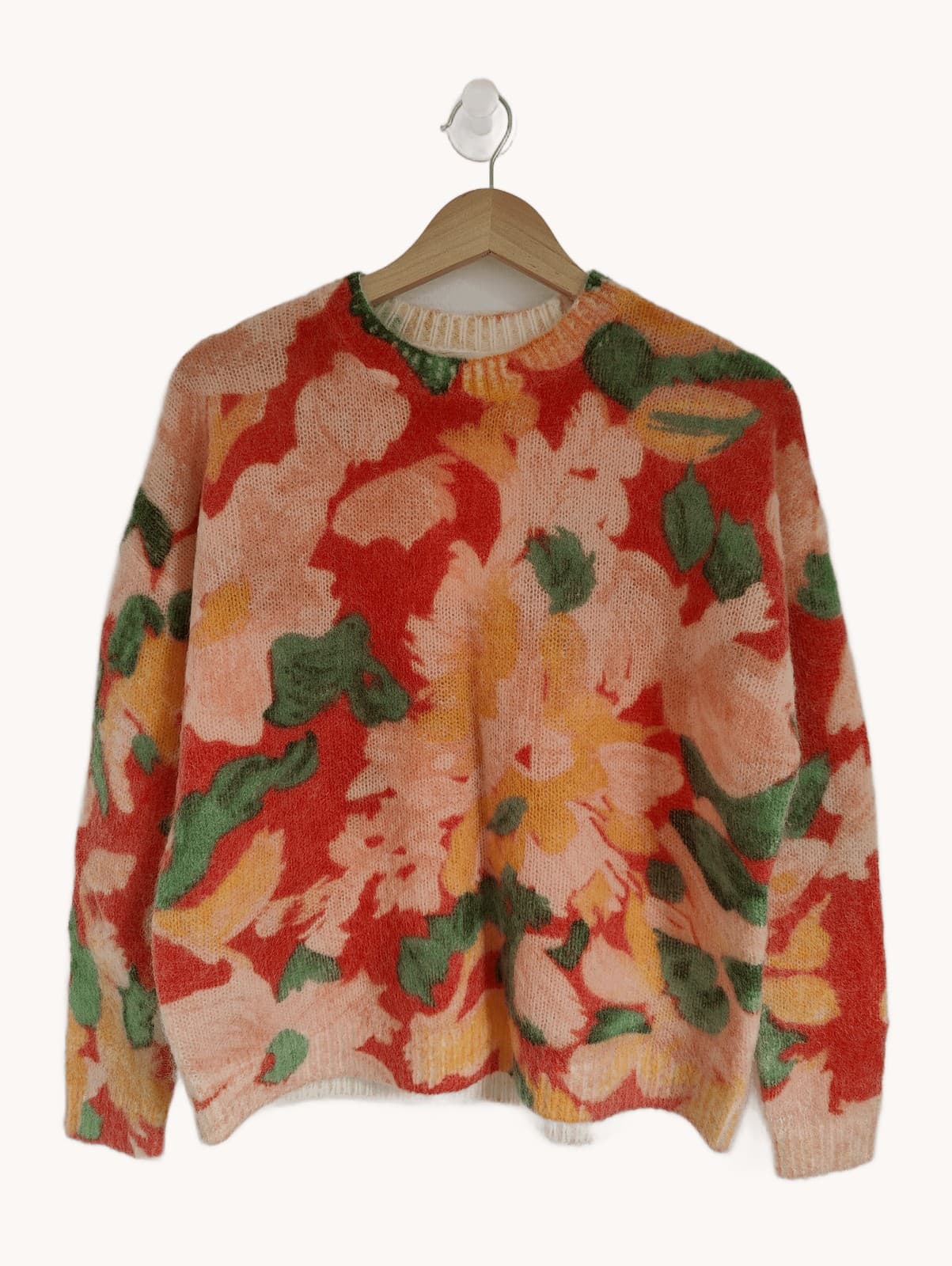 Mohair sweater with large coral and green flowers — Sézane