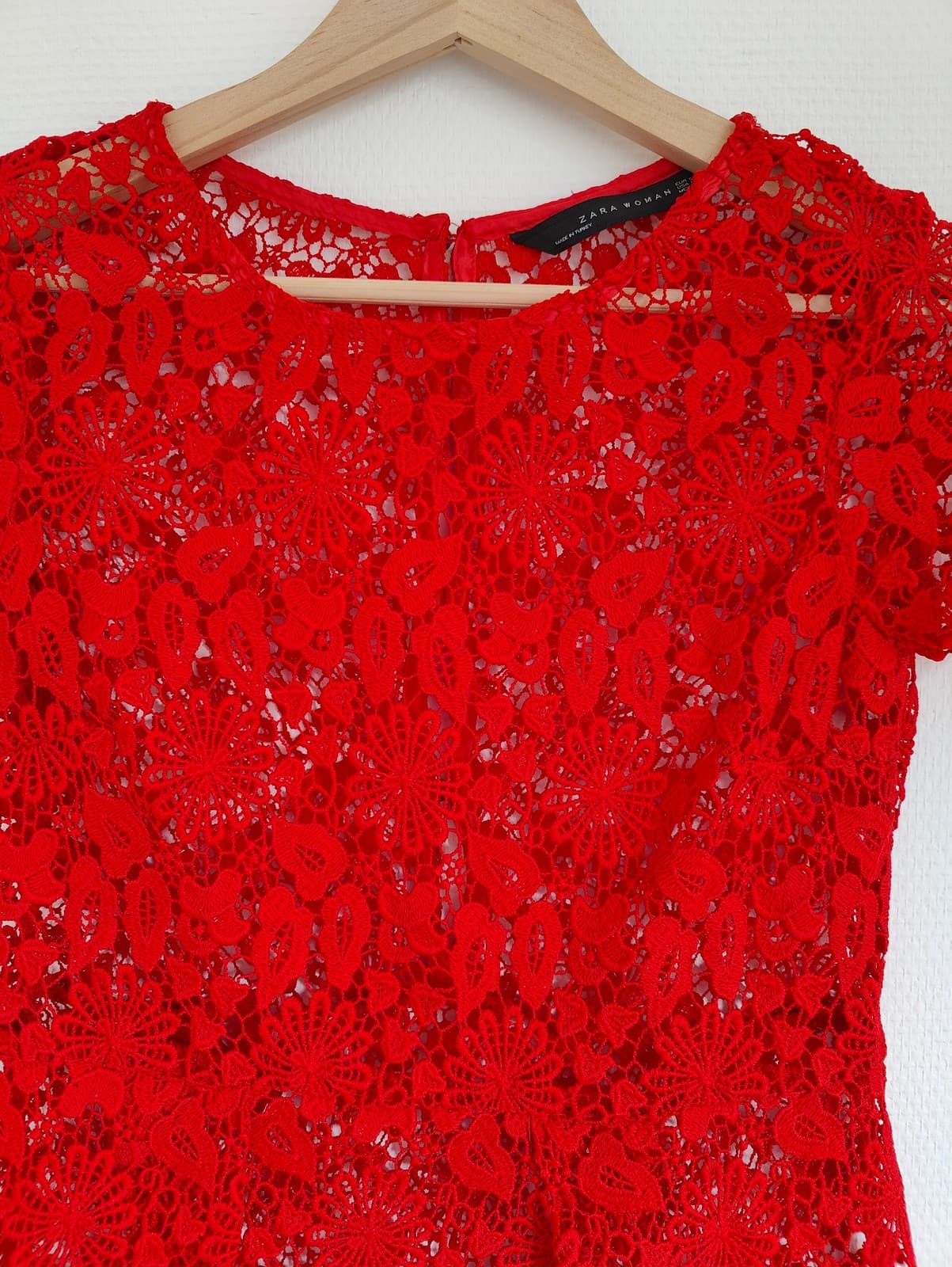 Top en dentelle rouge à manches courtes – Taille S — photo 2