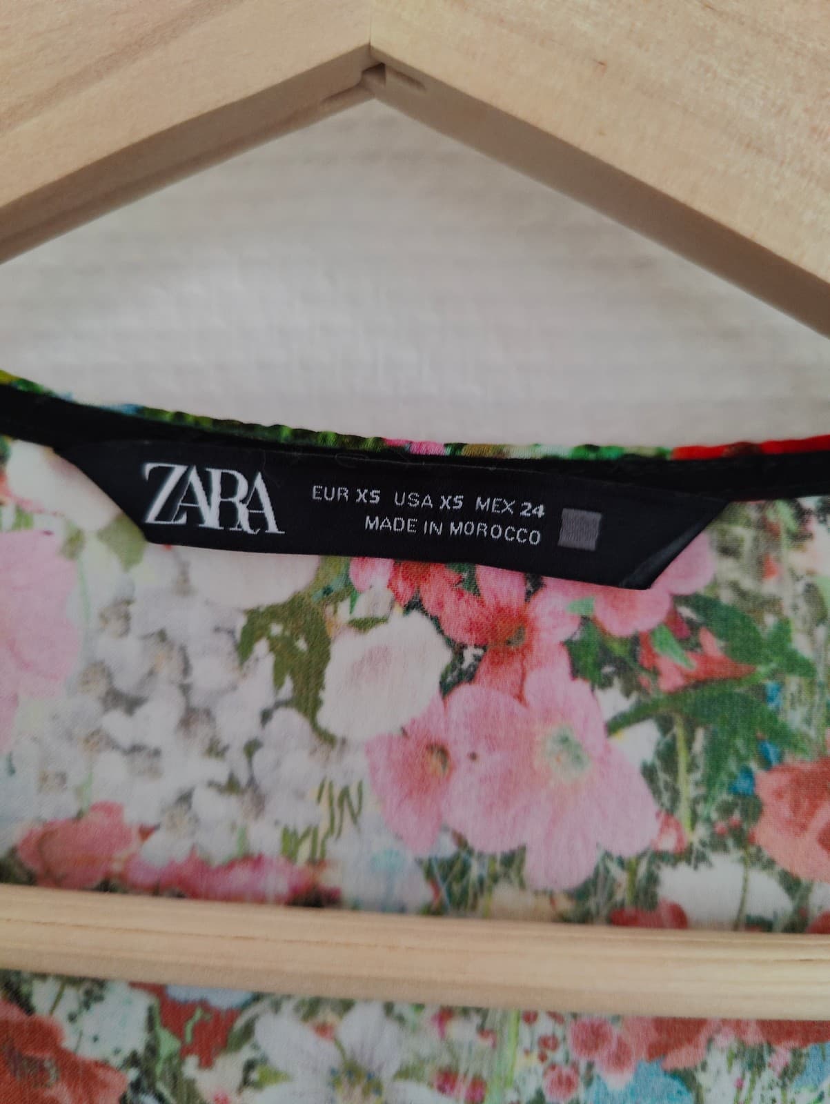 Robe portefeuille Zara fleurie à volants – Taille XS — photo 3