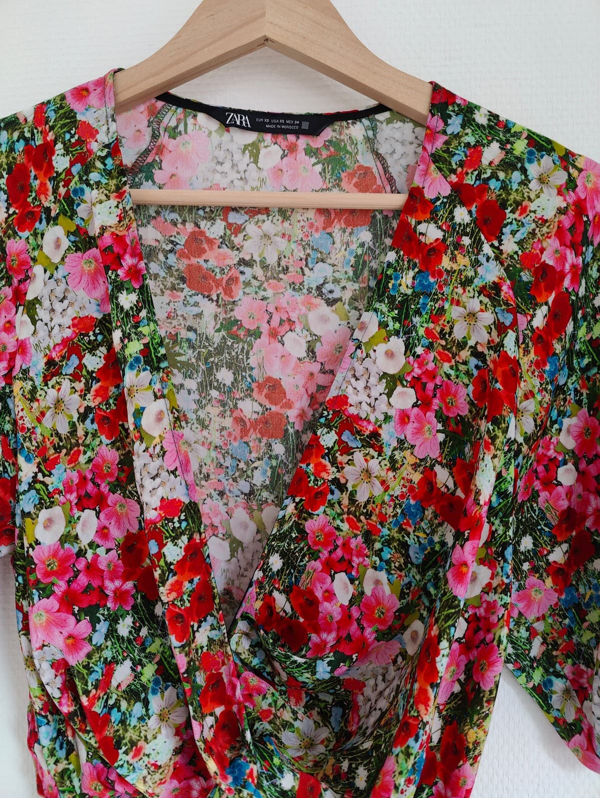 Robe portefeuille Zara fleurie à volants – Taille XS — photo 2