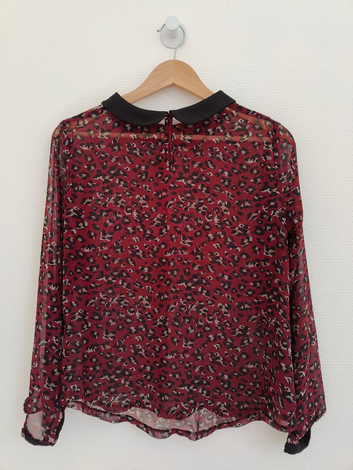 Blouse léopard bordeaux avec col Claudine noir – Taille M — photo 5