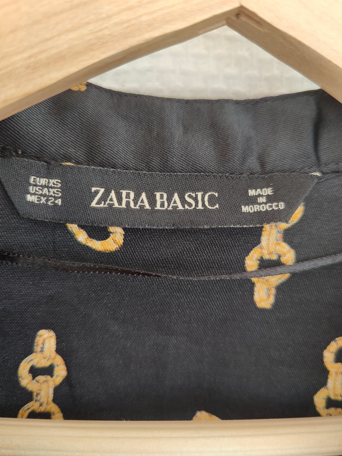 Blouse Zara à imprimé chaînes dorées – Taille XS — photo 4