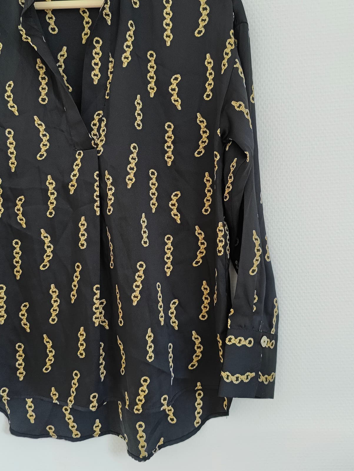 Blouse Zara à imprimé chaînes dorées – Taille XS — photo 3