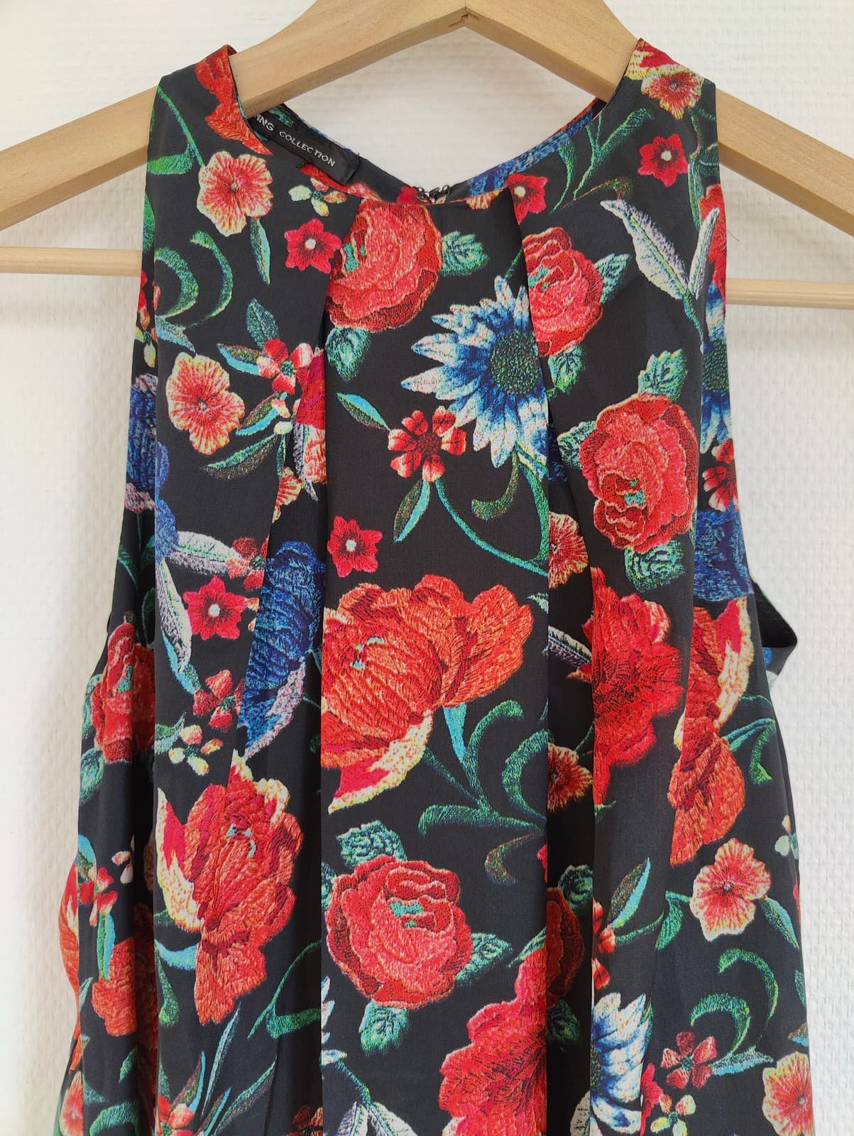 Robe Mango noire à imprimé floral rouge et bleu – Taille XS — photo 2