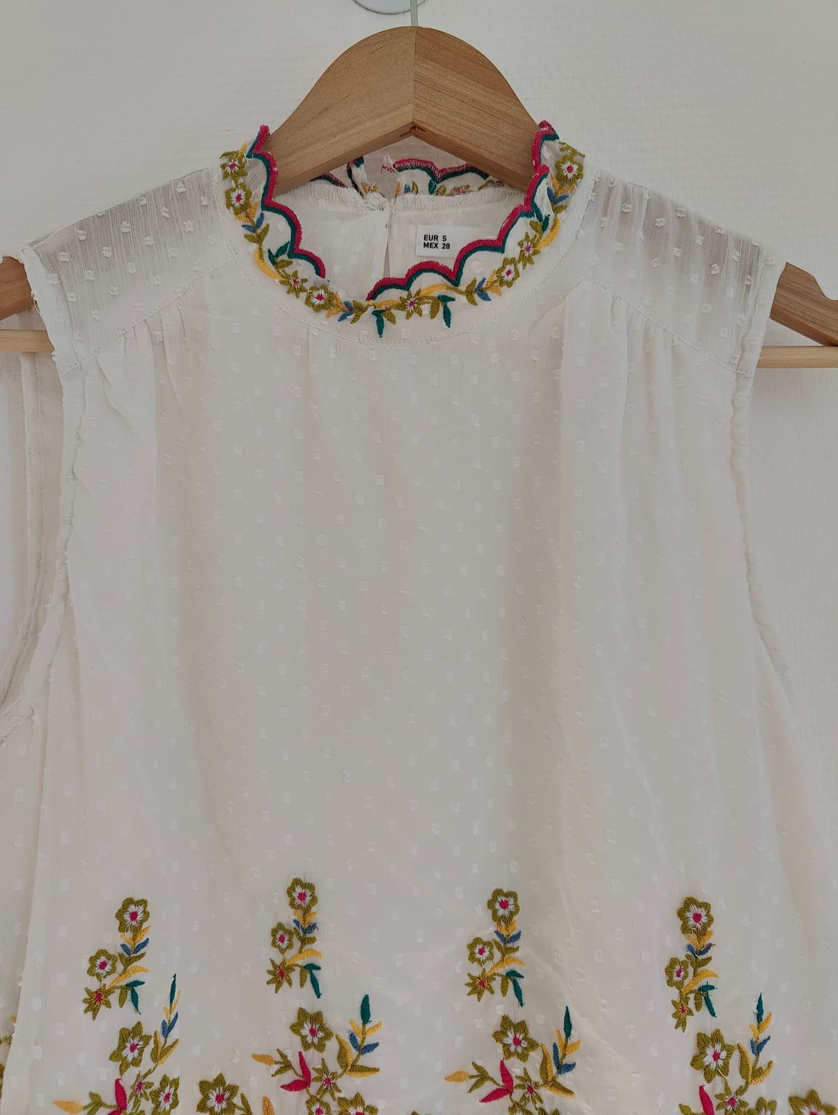 Top sans manches brodé blanc Sfera – Taille S  — photo 2