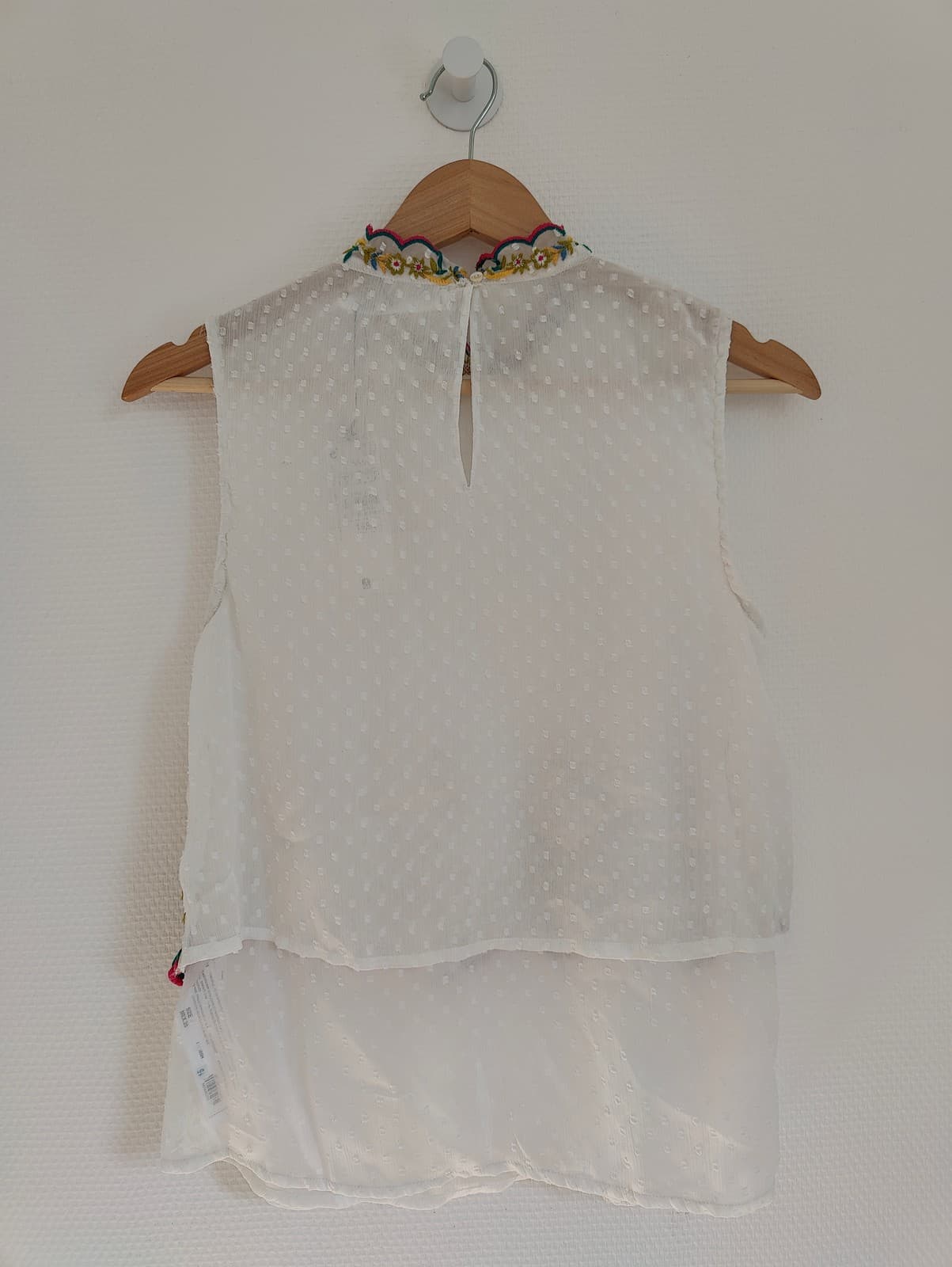 Top sans manches brodé blanc Sfera – Taille S  — photo 4