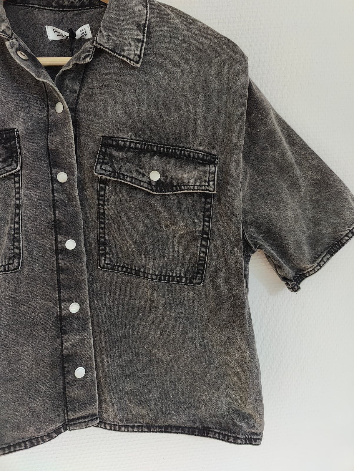 Chemise courte en jean délavé gris — Pull & Bear — photo 3