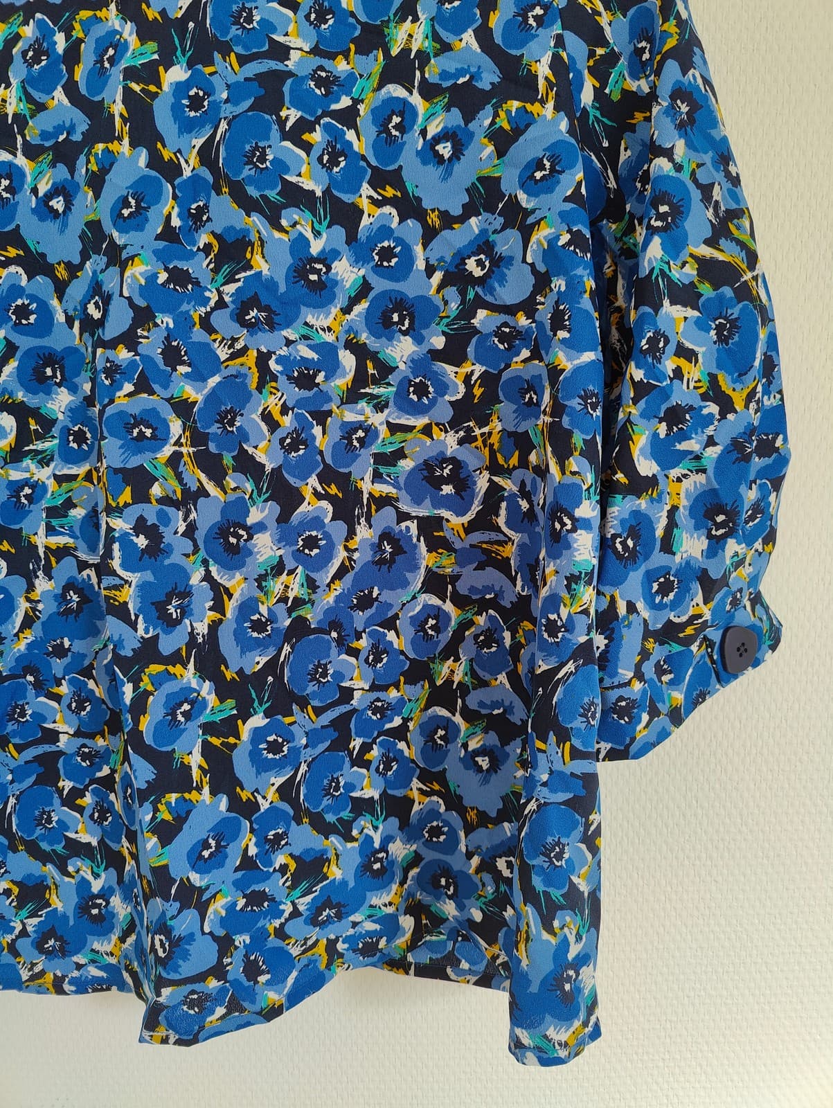 Blouse fleurie bleue à manches 3/4 Sfera – Taille M — photo 3