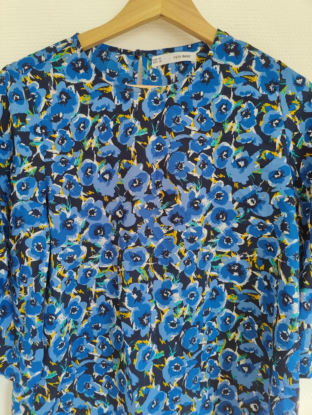 Blouse fleurie bleue à manches 3/4 Sfera – Taille M — photo 4