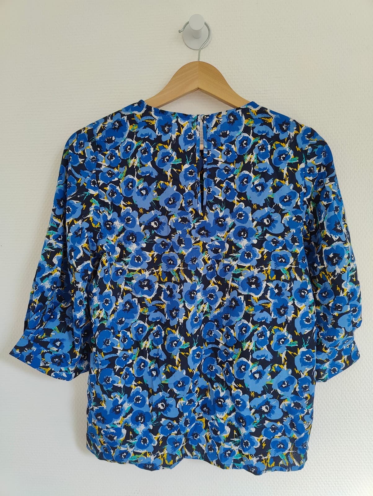Blouse fleurie bleue à manches 3/4 Sfera – Taille M — photo 6