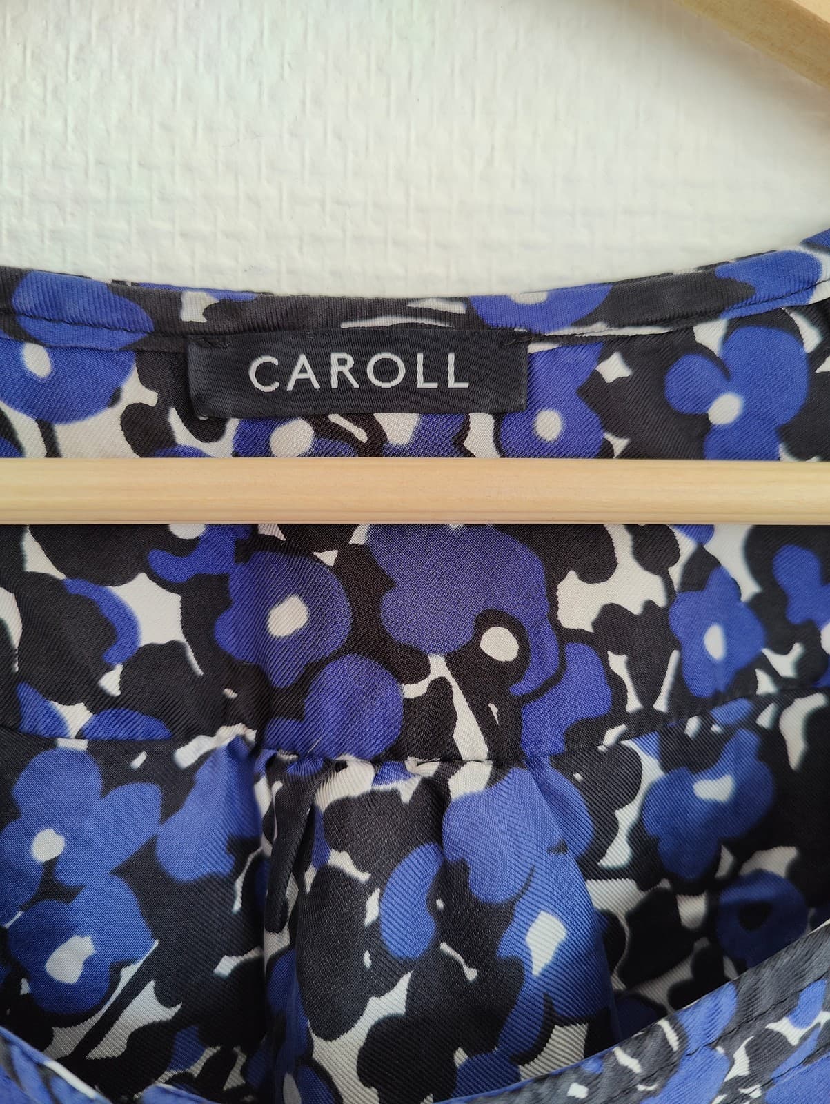 Blouse en soie fleurie Caroll – Taille 38 — photo 4