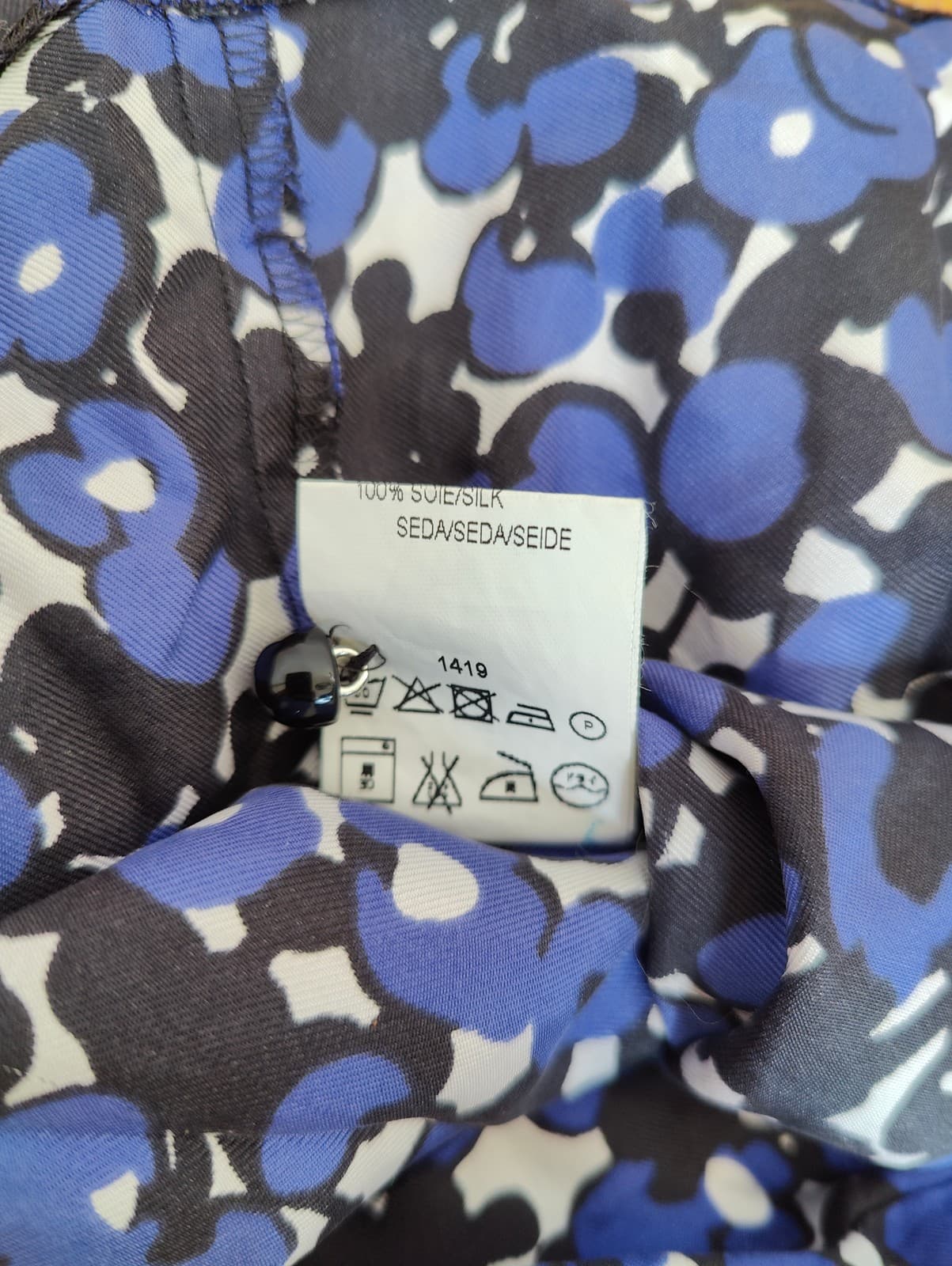 Blouse en soie fleurie Caroll – Taille 38 — photo 6