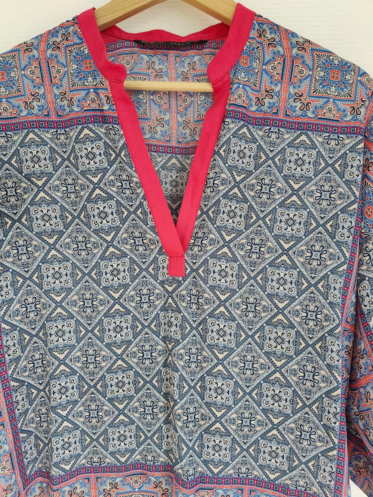 Blouse imprimée géométrique bleu et rose Zara – Taille XS — photo 2
