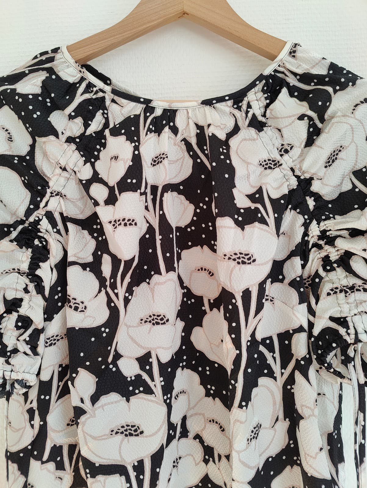 Blouse fleurie noire et crème Ted Baker – Taille 1 — photo 2