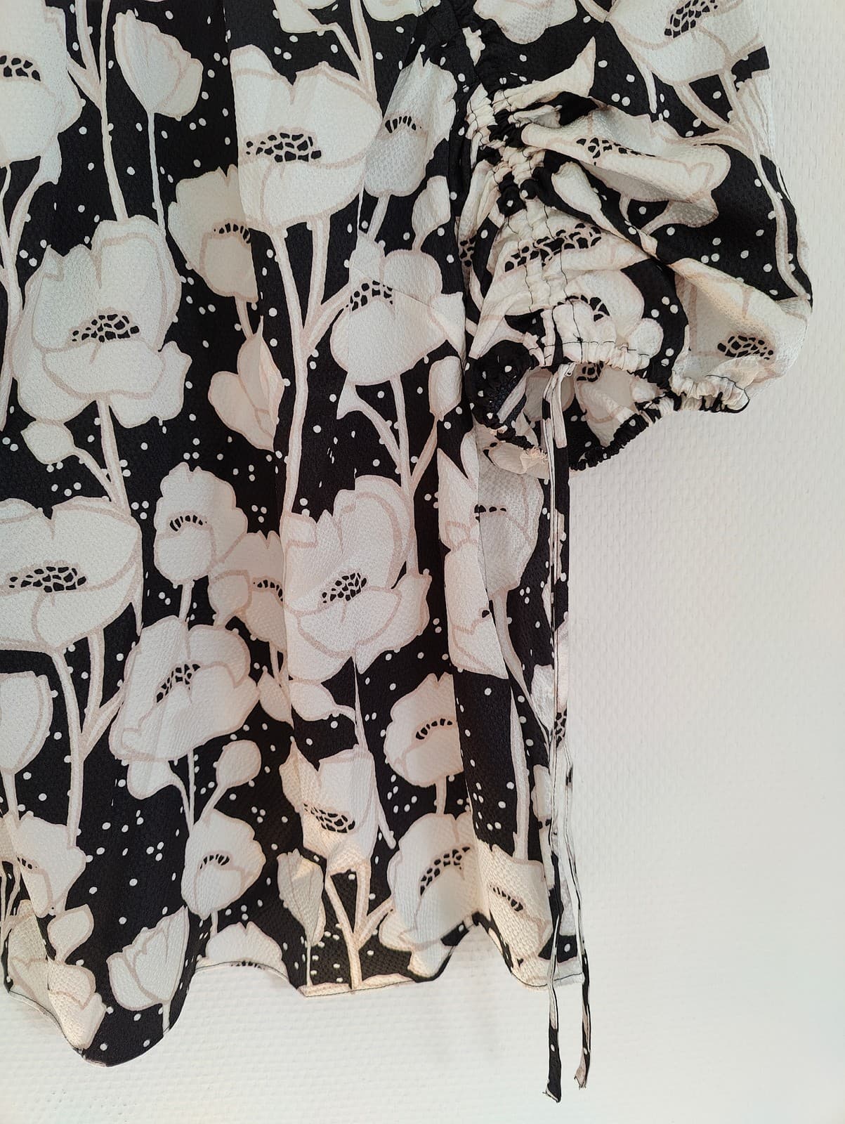 Blouse fleurie noire et crème Ted Baker – Taille 1 — photo 3