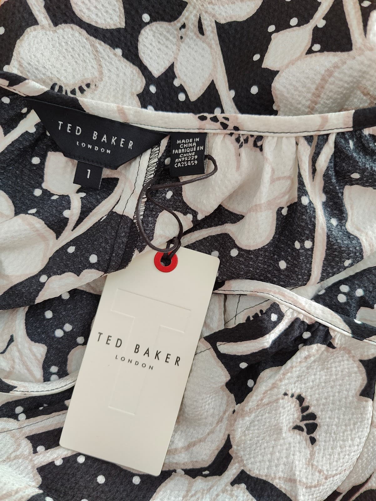 Blouse fleurie noire et crème Ted Baker – Taille 1 — photo 4