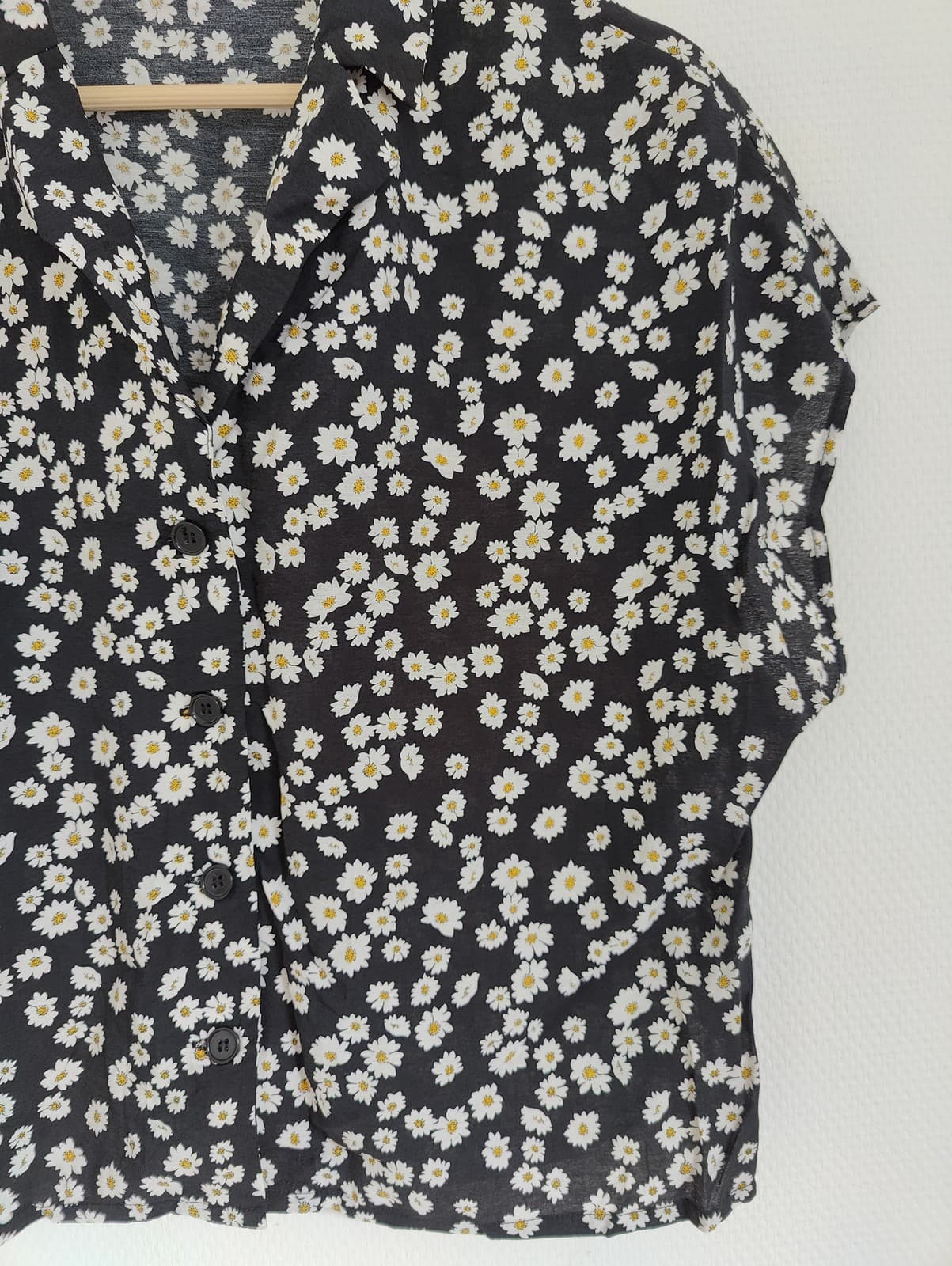 Chemisier Mango noir à imprimé marguerites – Taille S — photo 3