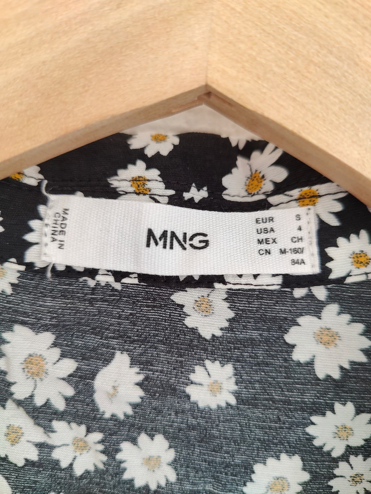 Chemisier Mango noir à imprimé marguerites – Taille S — photo 4