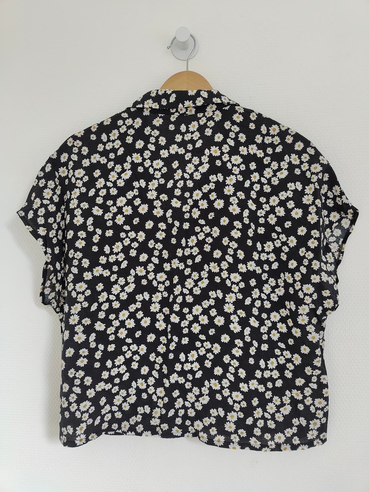 Chemisier Mango noir à imprimé marguerites – Taille S — photo 5