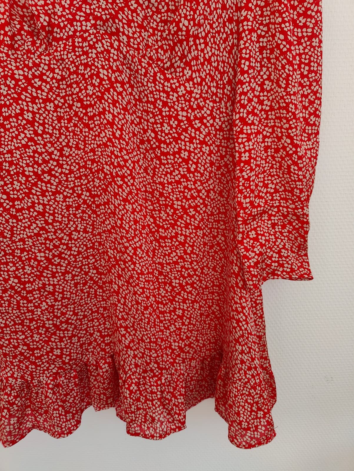 Robe courte fleurie rouge à col V Mango – Taille S — photo 3