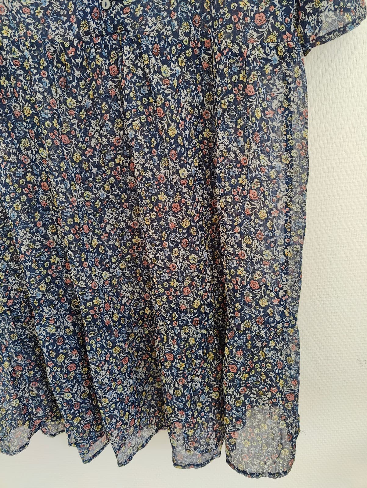 Robe courte fleurie marine à col V Mango – Taille M — photo 3