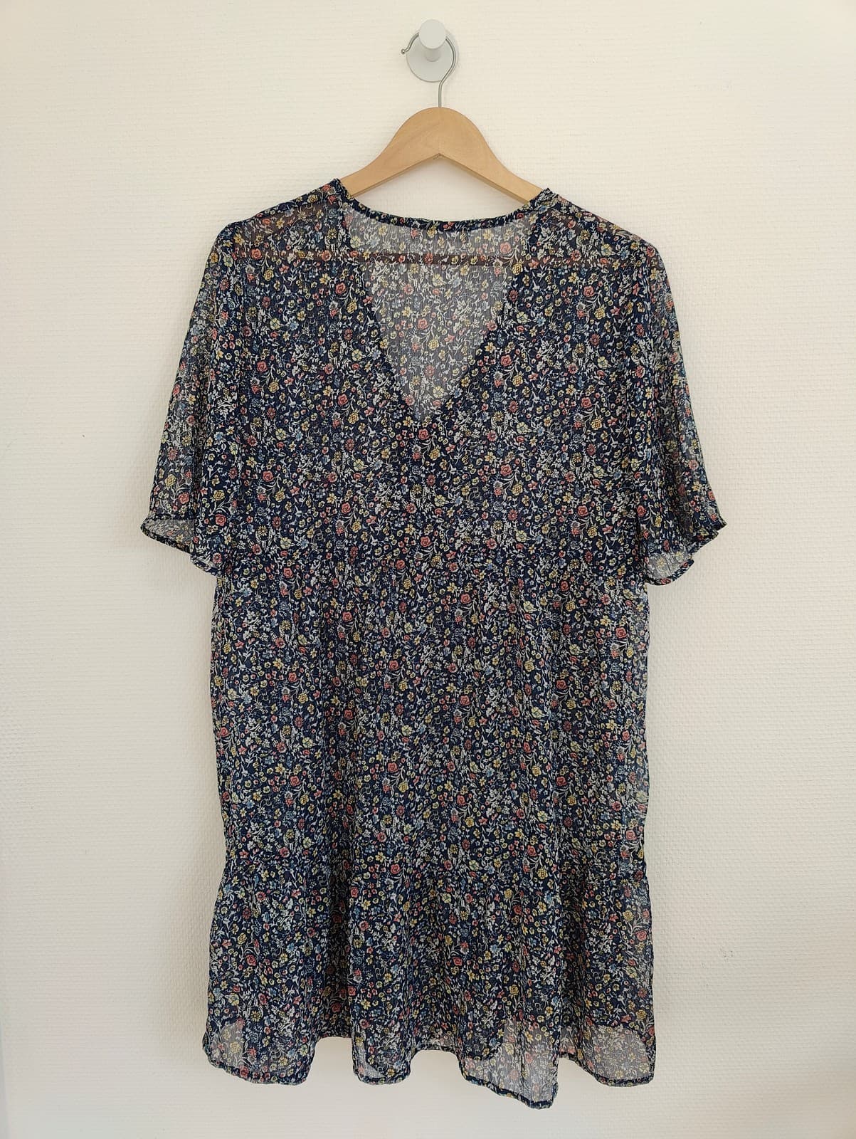 Robe courte fleurie marine à col V Mango – Taille M — photo 5