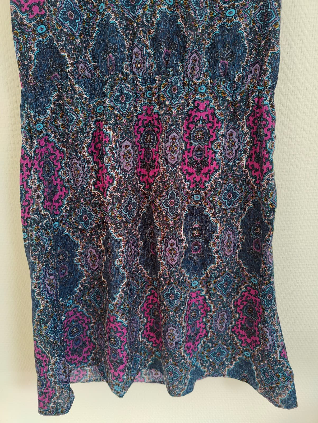 Robe courte sans manches à imprimé paisley – Taille M/L — photo 3