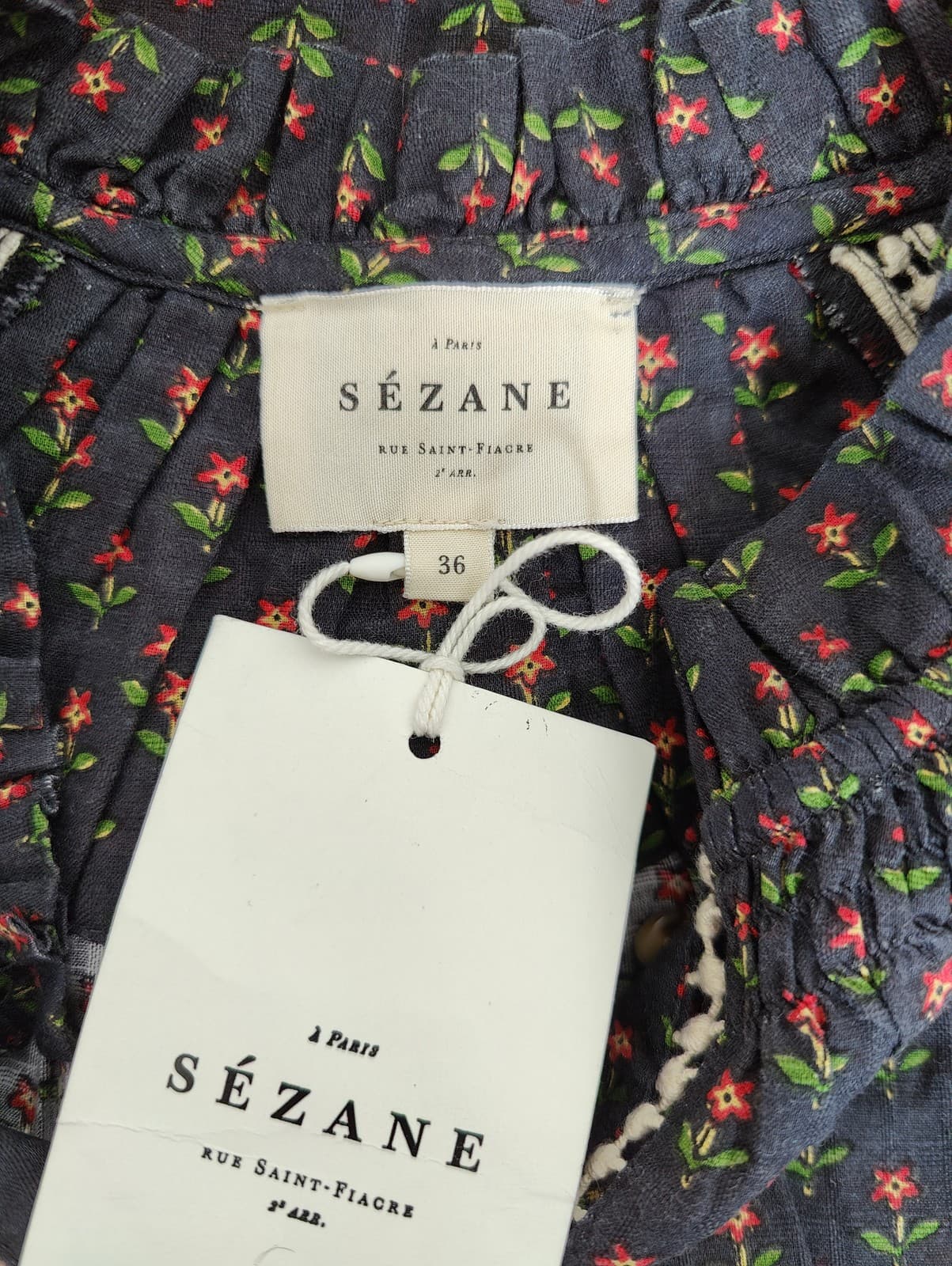 Blouse bleu marine à petites fleurs rouges Sézane – Taille S — photo 4