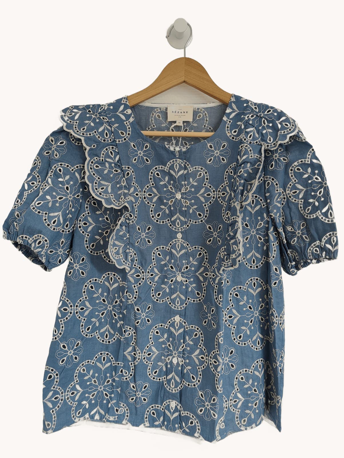 Blouse en broderie anglaise bleue à col volanté Sézane – Taille L — photo 1