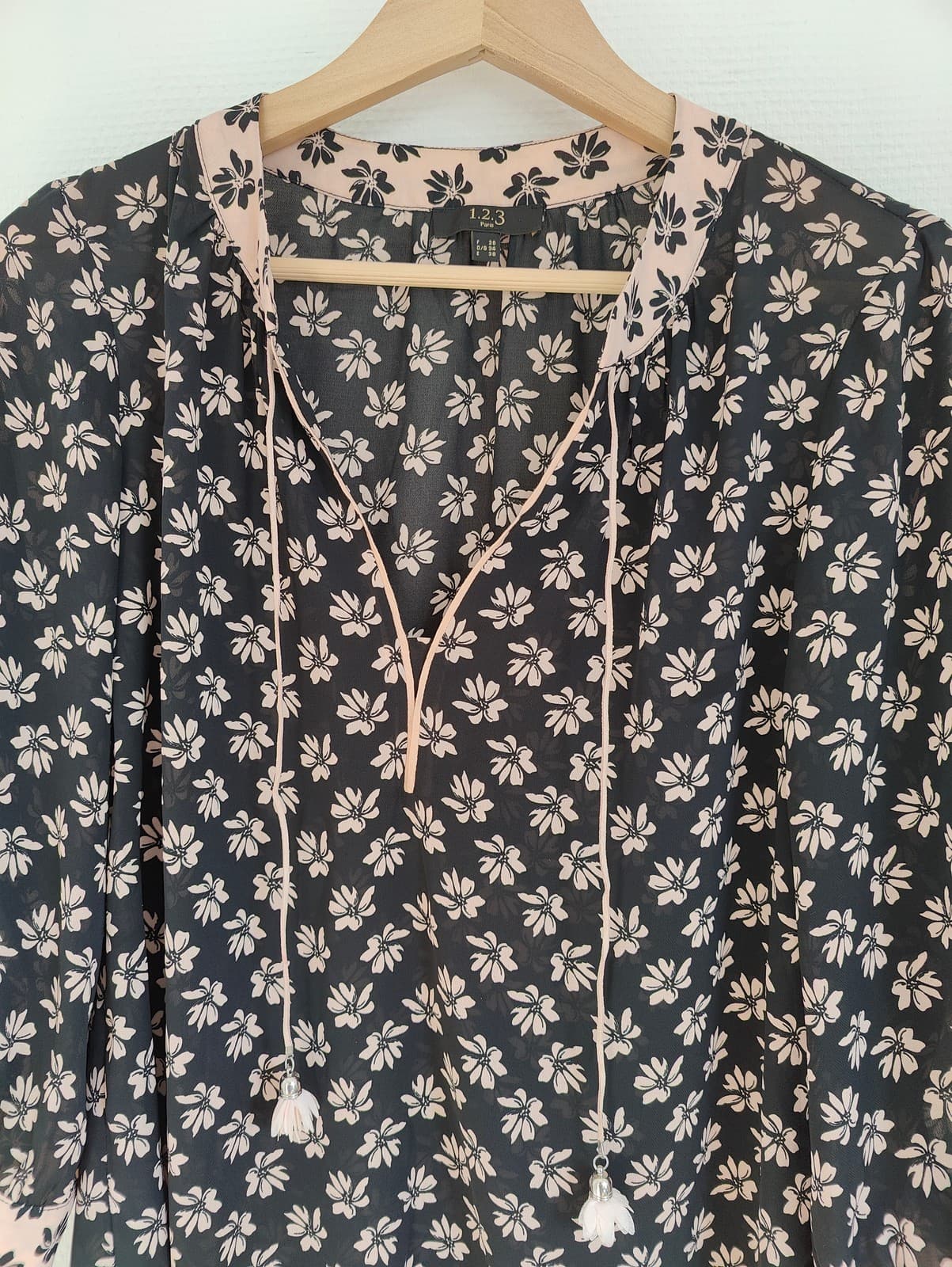 Blouse noire à fleurs blanches 1.2.3 Paris – Taille 36 — photo 2