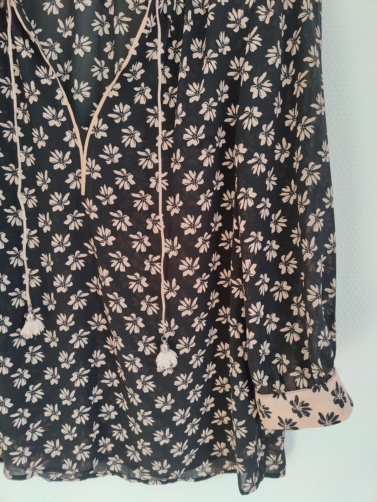 Blouse noire à fleurs blanches 1.2.3 Paris – Taille 36 — photo 3