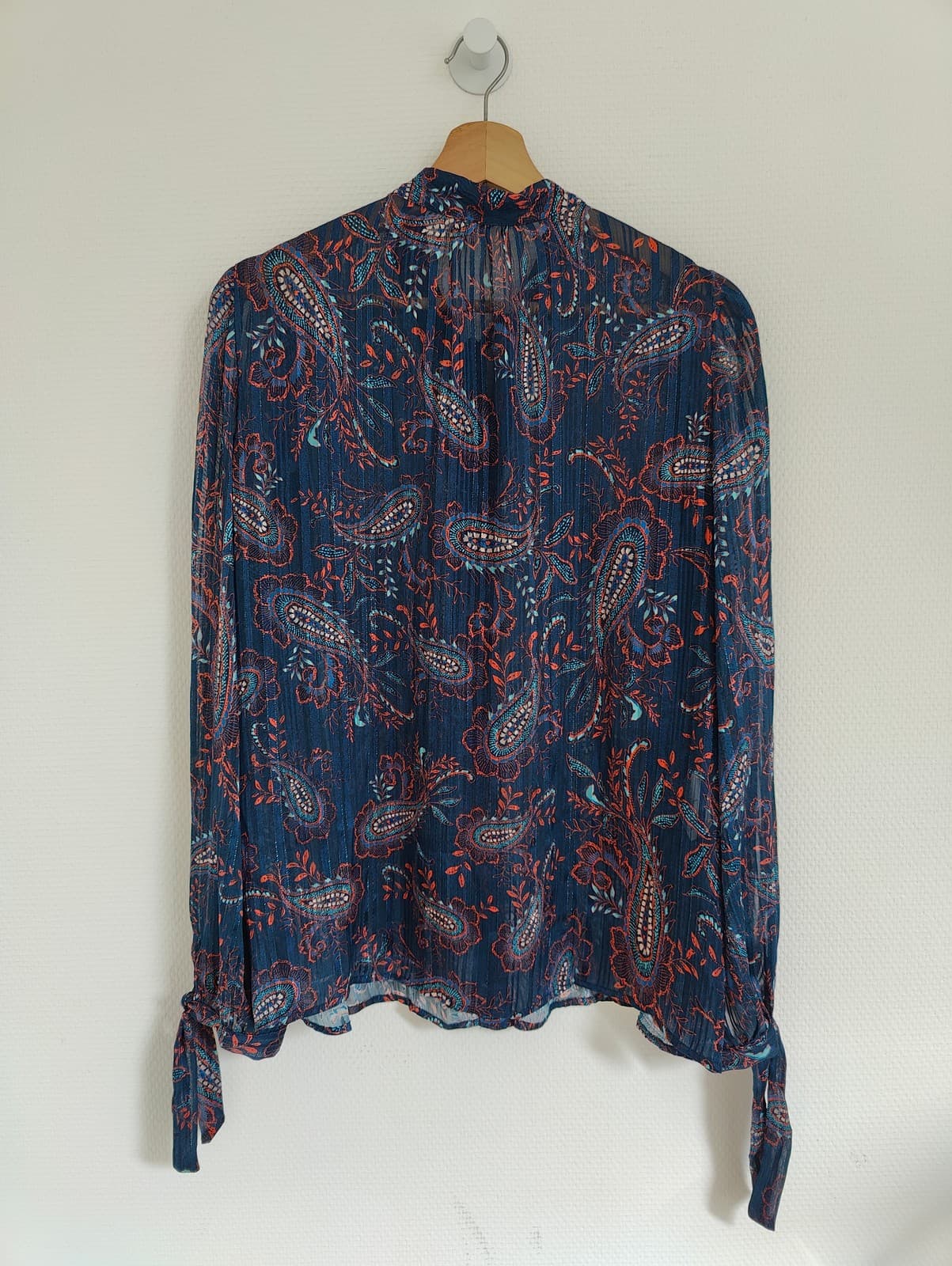 Blouse paisley bleue à col lavallière Mango – Taille S — photo 5