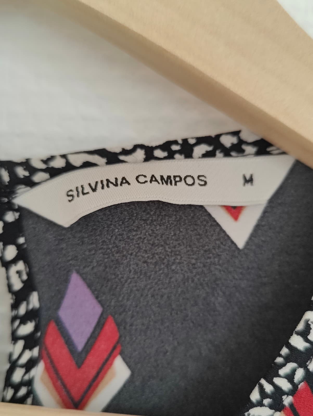 Blouse géométrique noire à losanges Silvina Campos – Taille M — photo 4
