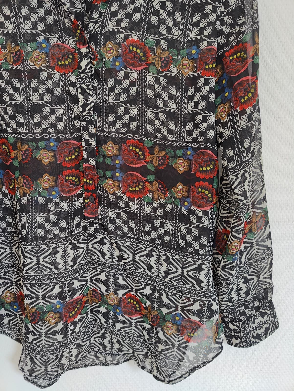 Blouse ethnique fleurie noir et blanc Mango – Taille S — photo 3