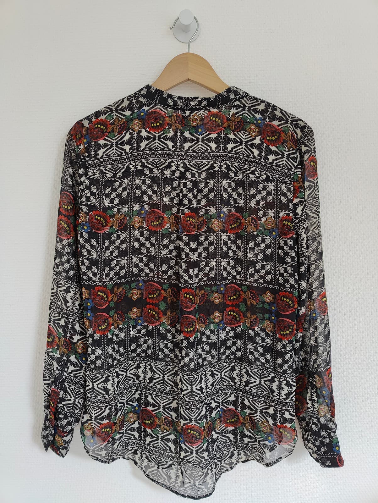 Blouse ethnique fleurie noir et blanc Mango – Taille S — photo 5