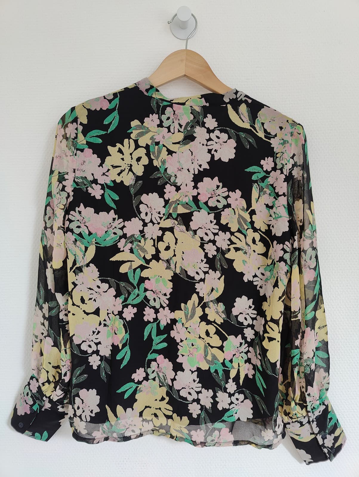 Blouse fleurie noire en mousseline Vero Moda – Taille M — photo 4