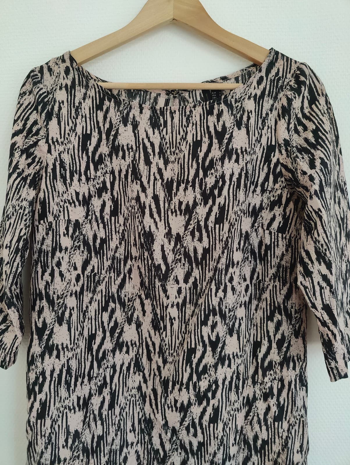 Robe Mango imprimée abstrait noir et beige – Taille M — photo 2