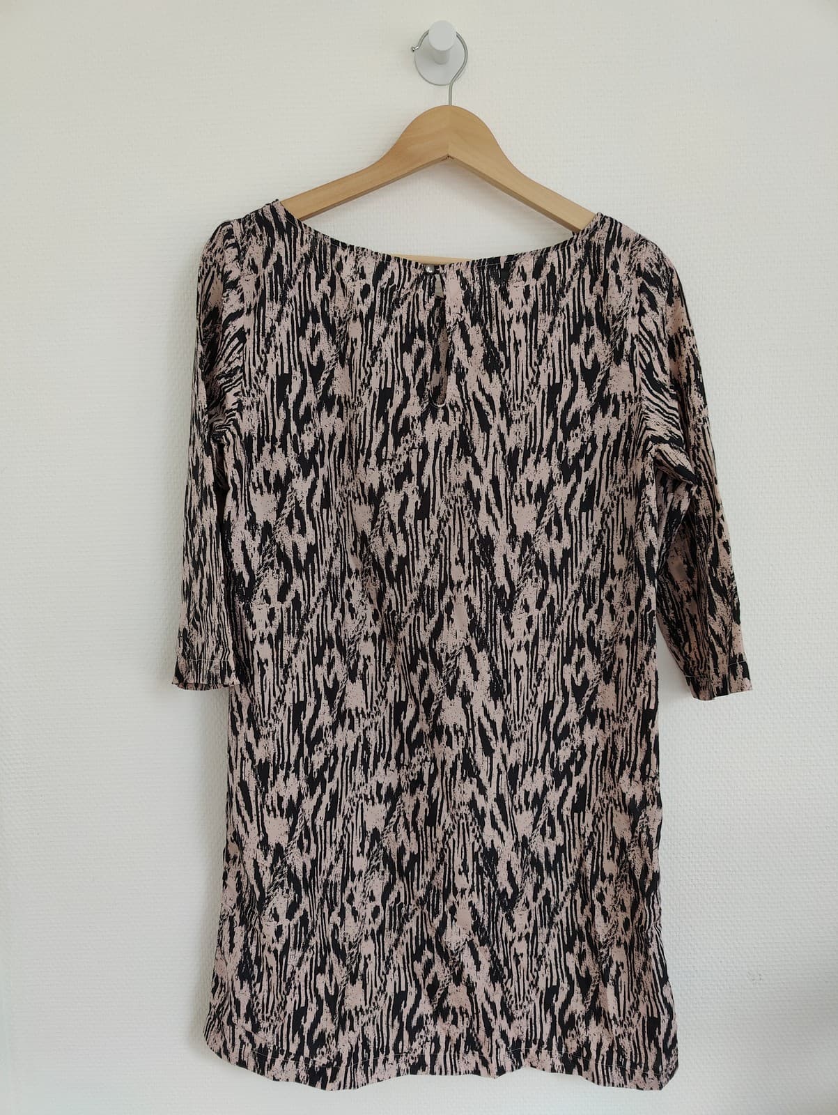 Robe Mango imprimée abstrait noir et beige – Taille M — photo 5