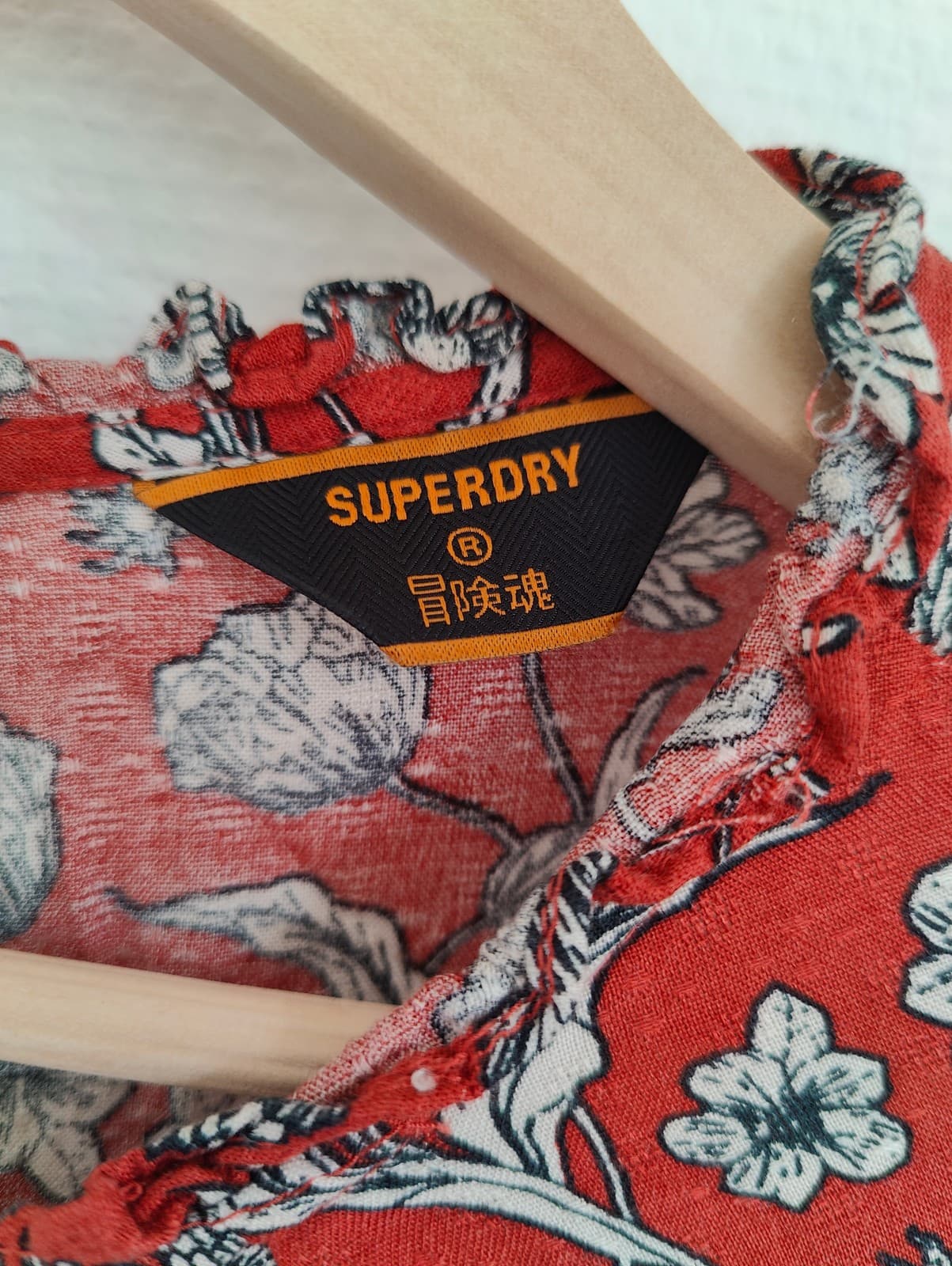 Robe courte Superdry à imprimé floral rouge – Taille M — photo 3