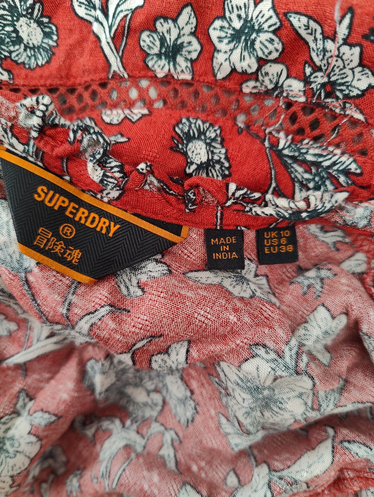 Robe courte Superdry à imprimé floral rouge – Taille M — photo 4