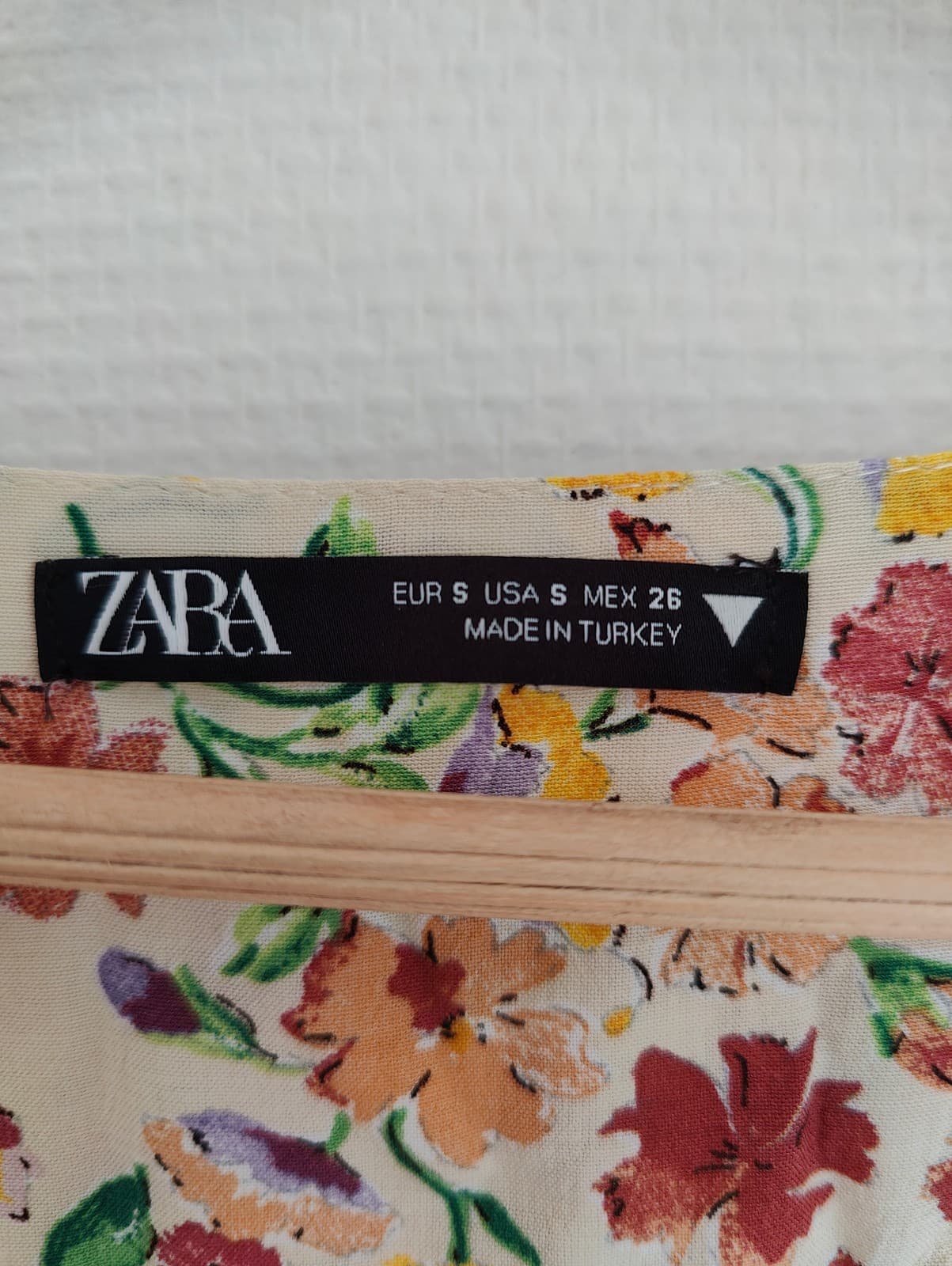 Robe courte fleurie à manches bouffantes Zara – Taille S — photo 4