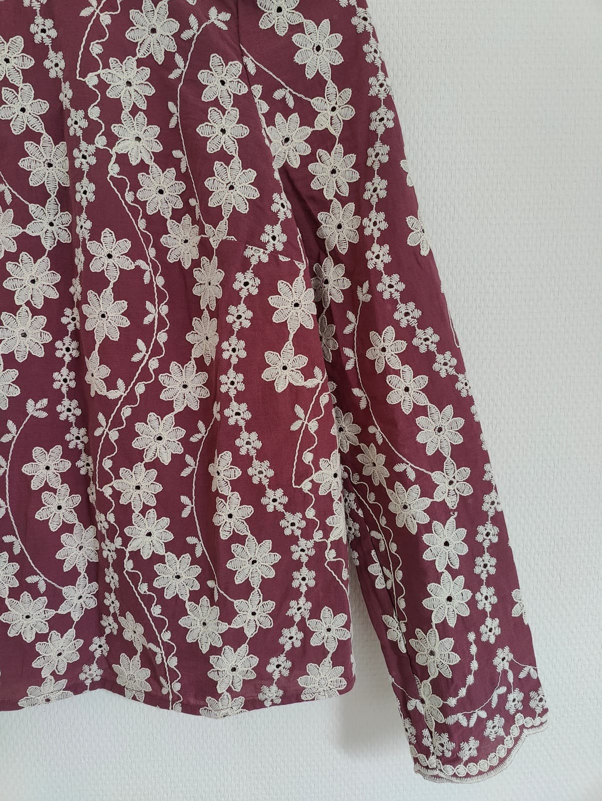 Blouse bordeaux à fleurs brodées Sézane – Taille XS — photo 3
