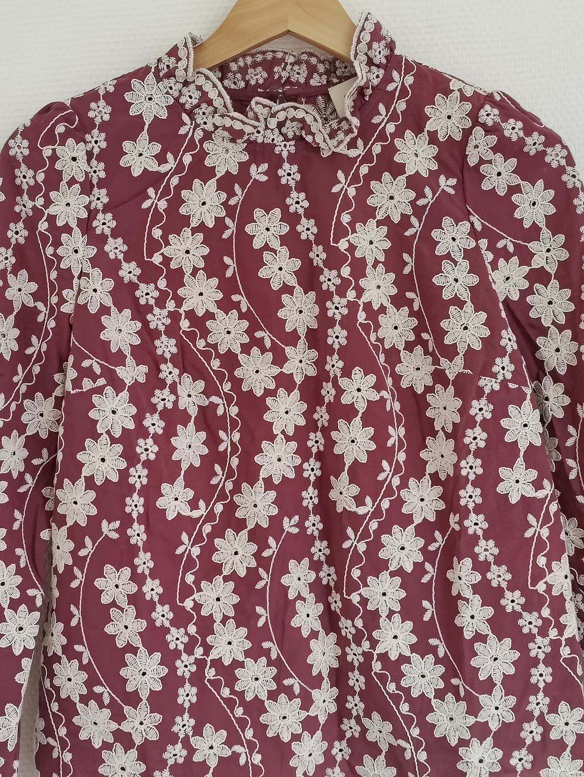 Blouse bordeaux à fleurs brodées Sézane – Taille XS — photo 2