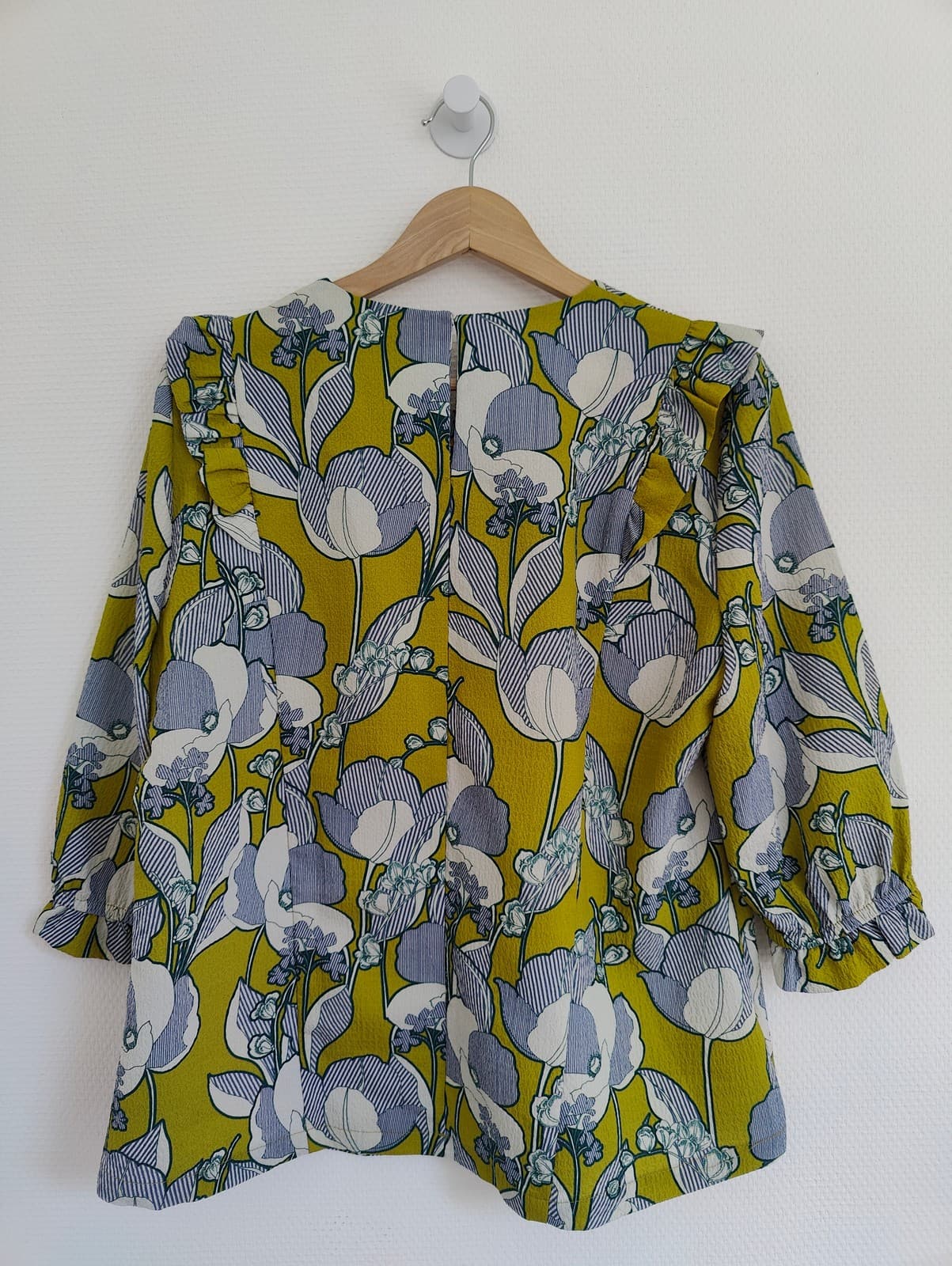 Blouse moutarde à grandes fleurs et volants Trucco – Taille L — photo 5