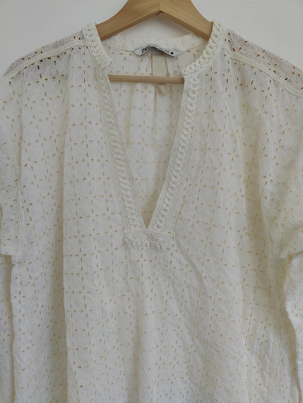 Blouse en broderie anglaise écrue à col V Zara – Taille S — photo 2