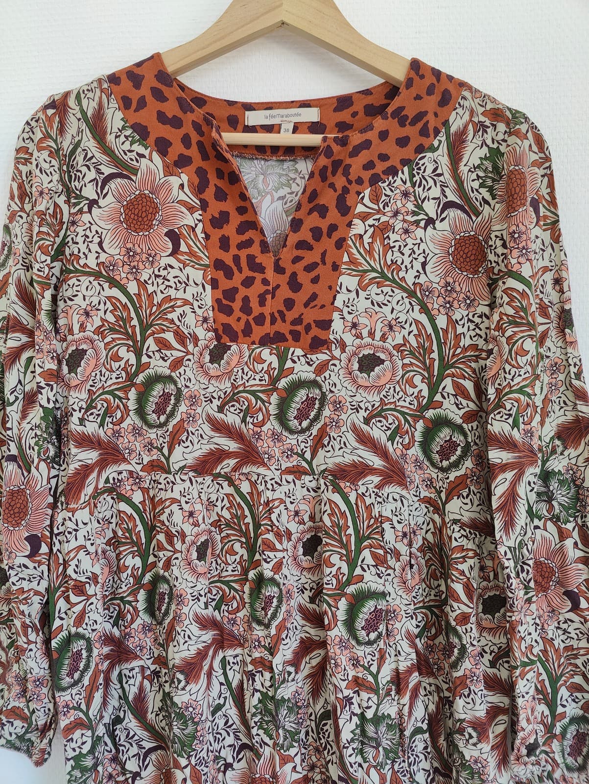 Robe fleurie à empiècement léopard  La Fée Maraboutée – Taille 38 — photo 2
