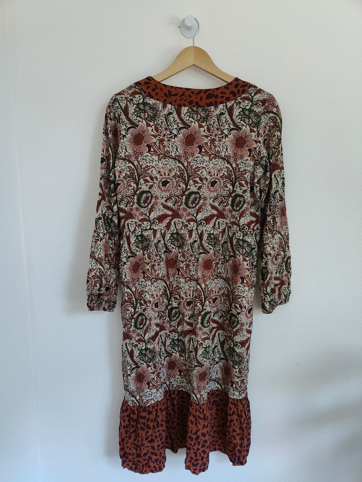 Robe fleurie à empiècement léopard  La Fée Maraboutée – Taille 38 — photo 5