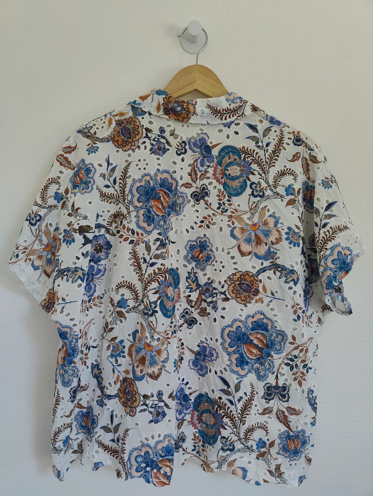 Chemise fleurie en broderie anglaise bleu et écru – Taille L — photo 4